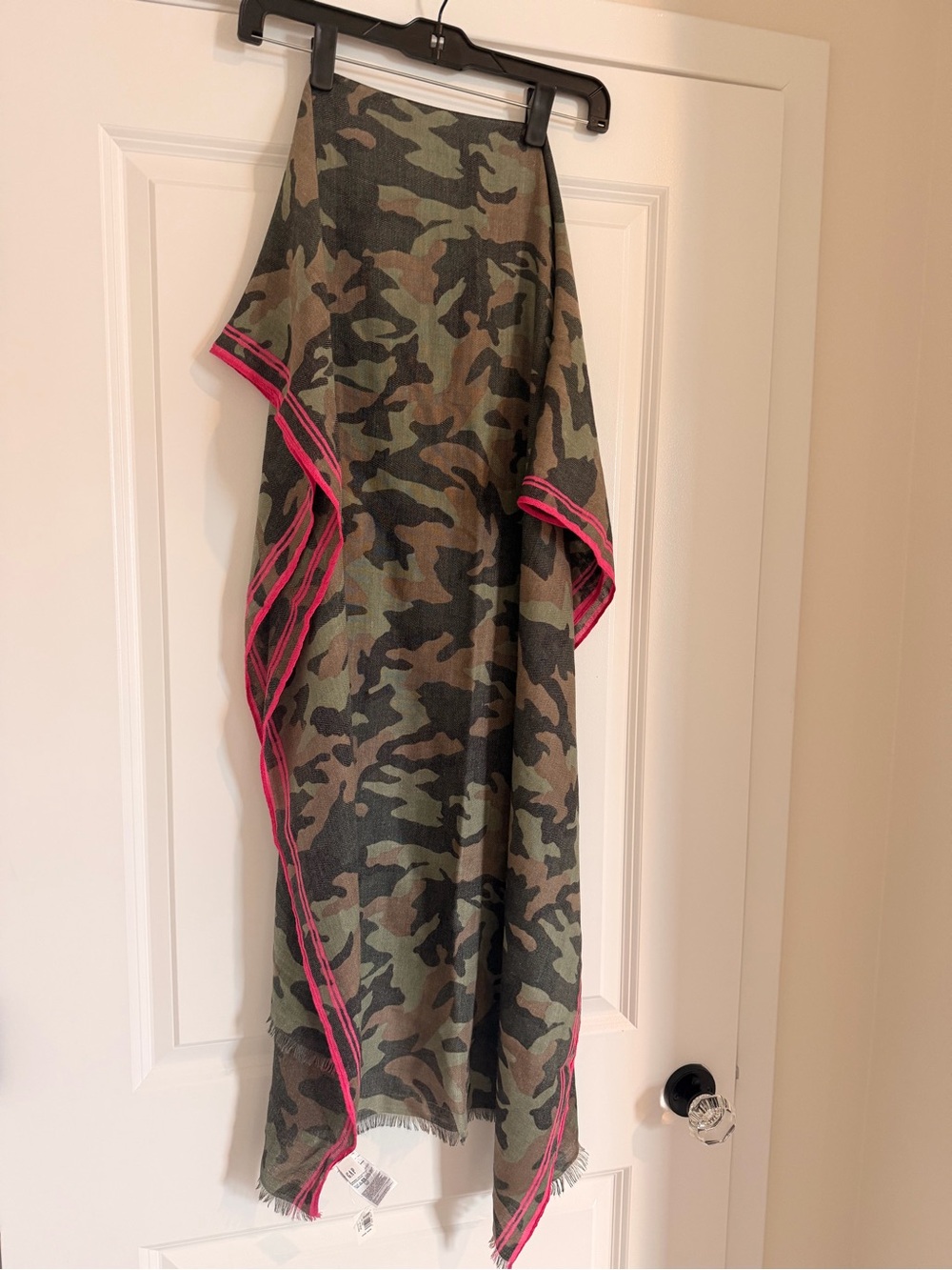 NWT Gap Camo Print Travel Scarf with Pink Trim